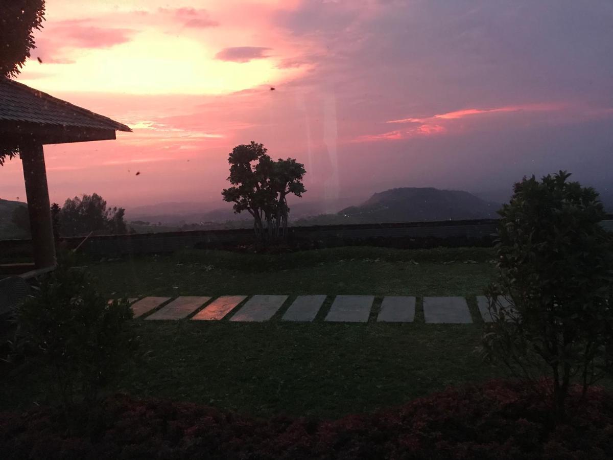 De Villa Cetho Karanganyar  Buitenkant foto